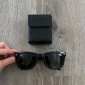 RAYBAN RB4105 Wayfarer Folding Classic Sunglasses